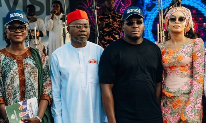 Honarabul Injiniya Akarachi Amadi, ya ƙaddamar da wani gagarumin shirin tallafawa al’ummarsa da nufin bunƙasa rayuwar jama’a da kuma inganta ababen more rayuwa a yankin. Asalin Hoto: Saifuddin Lawan Madachi