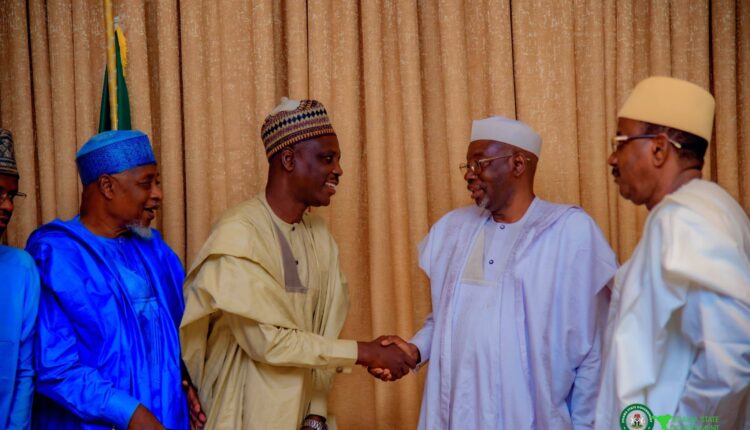 Gwamna Umar Namadi da Shugabannin Fa'ida Radio Malam Madori