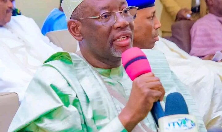 Gwamnan Jihar Jigawa, Malam Umar Namadi yayin jawabinsa a wajen karɓar Khadija University, Majia da mayar da ita Jam'ar Kimiyyar Lafiya a ranar Talata 21 ga Afrilu, 2026.